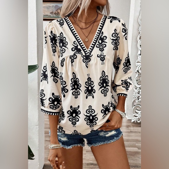 Beige Vintage Geometric Printed 3/4
Sleeve V Neck Blouse Brand New in Package - Picture 6 of 8